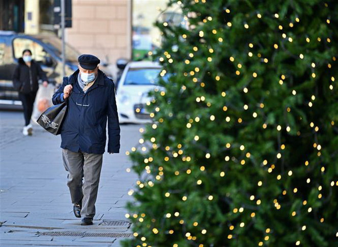 Dịch COVID-19: Italy bắt đầu thực thi quy định 'siêu thẻ xanh' ảnh 1
