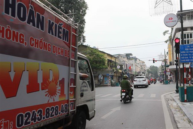 Nhiều thói quen ở Hà Nội đang dần thay đổi vì dịch COVID-19 ảnh 2