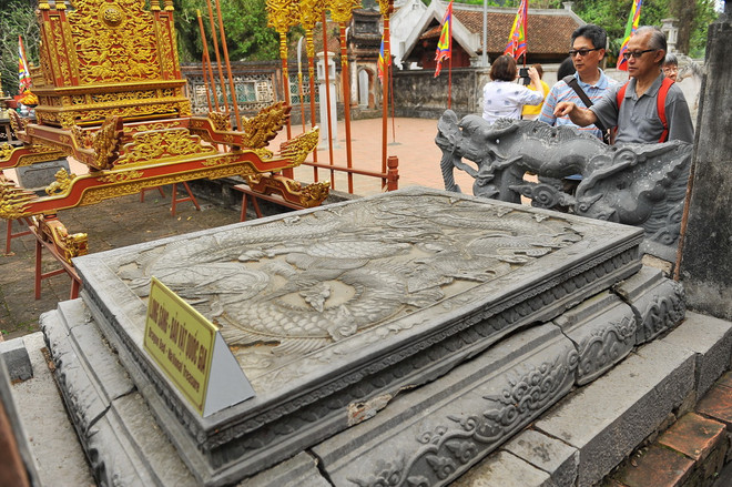 [Photo] Ngắm long sàng - Bảo vật Quốc gia ở cố đô Hoa Lư ảnh 4