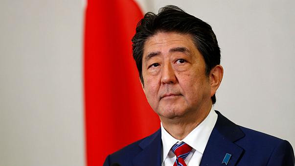 Thủ tướng Nhật Bản Shinzo Abe. (Nguồn: Euronews) Thủ tướng Nhật Bản thăm Mỹ, dự định bàn về vấn đề Triều Tiên ảnh 1