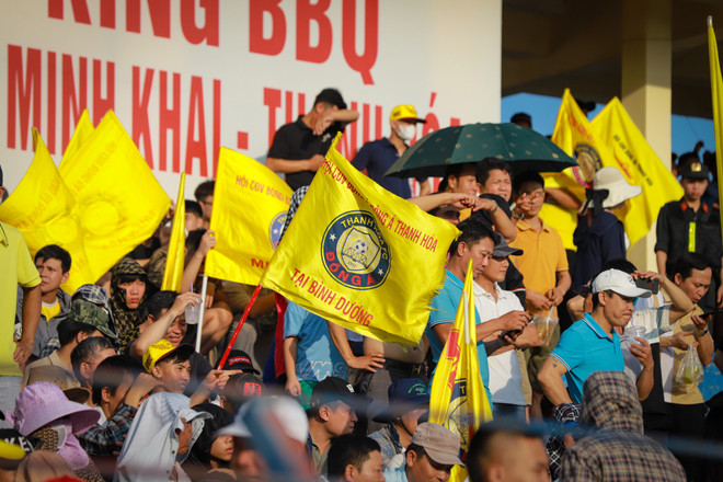 Cổ động viên 'hâm nóng' chảo lửa Thanh Hóa trước đại chiến V-League ảnh 4