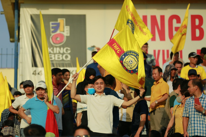 Cổ động viên 'hâm nóng' chảo lửa Thanh Hóa trước đại chiến V-League ảnh 3