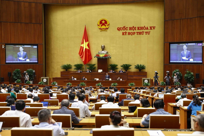 Bộ trưởng Bộ Thông tin và Truyền thông Nguyễn Mạnh Hùng trả lời chất vấn. (Ảnh: Doãn Tấn/TTXVN) Bộ trưởng: Quyết liệt bảo vệ dữ liệu thông tin cá nhân của công dân ảnh 1