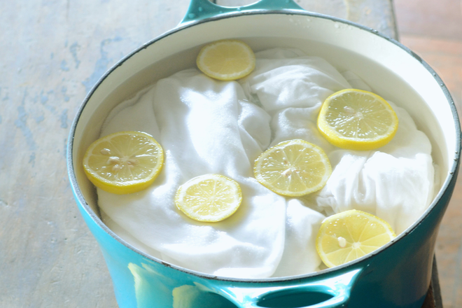 'Bỏ túi' những mẹo khử mùi hôi cho quần áo khi trời mưa ẩm ảnh 1