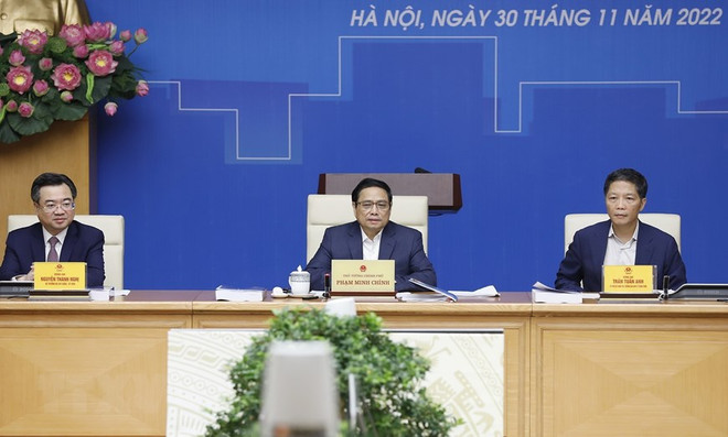 Thủ tướng Phạm Minh Chính, Trưởng Ban Kinh tế Trung ương Trần Tuấn Anh và Bộ trưởng Bộ Xây dựng Nguyễn Thanh Nghị chủ trì hội nghị. (Ảnh: Dương Giang/TTXVN) Thủ tướng: Còn nhiều vấn đề cần giải quyết để đô thị là nơi đáng sống ảnh 1