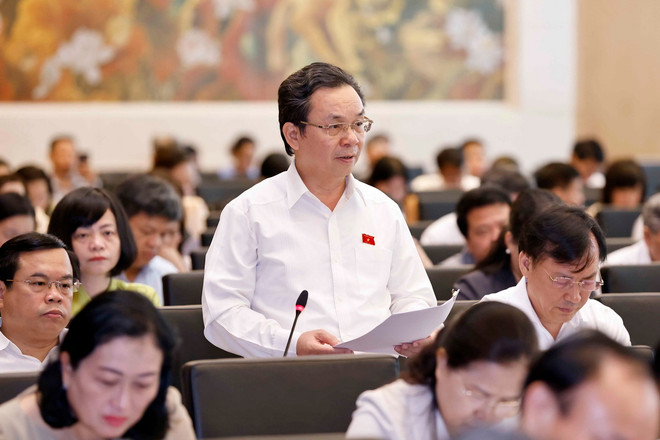 Đại biểu Quốc hội thành phố Hà Nội Hoàng Văn Cường phát biểu. (Ảnh: Doãn Tấn/TTXVN) ttxvn_dai bieu quoc hoi chuyen trach 2.jpg