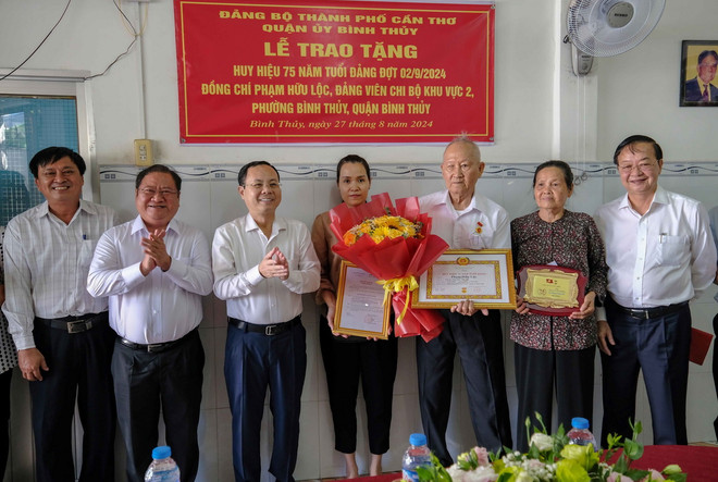 ttxvn_dang vien cao nien 2.jpg