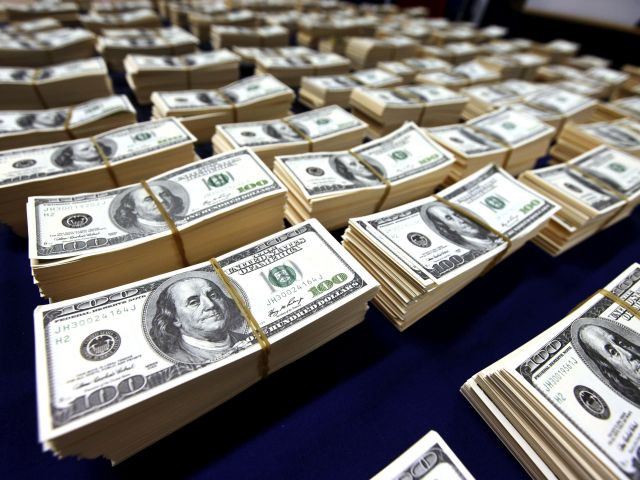 USD giả. (Nguồn: The Portugal News) Ecuador bắt giữ 5 công dân vận chuyển gần 1 triệu USD giả ảnh 1