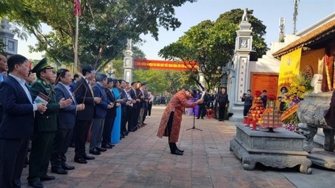 Đoàn đại biểu Hà Nội dâng hương tưởng niệm danh nhân Chu Văn An ảnh 1