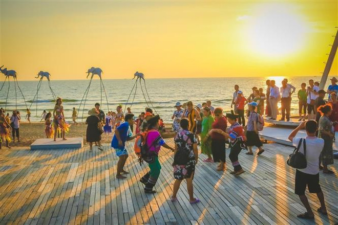 Hoạt động du lịch khắp 3 miền sôi động trong dịp nghỉ lễ 30/4 và 1/5 ảnh 1