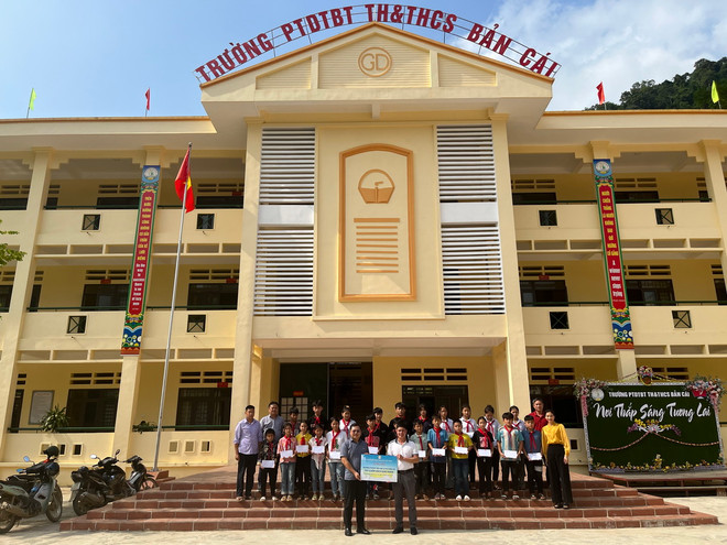 tang sach giao khoa 2.jpg