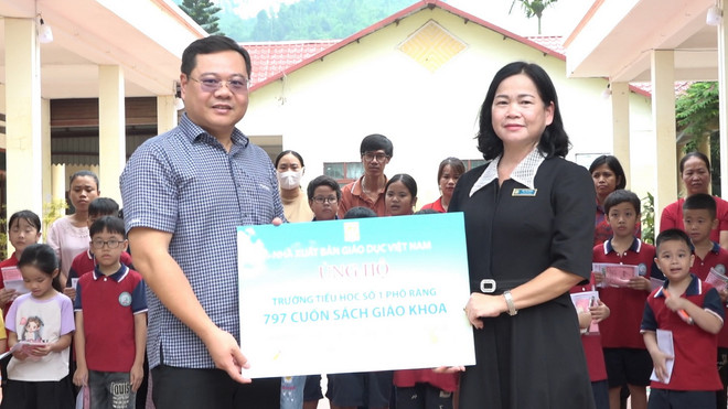 tang sach giao khoa 1.jpg