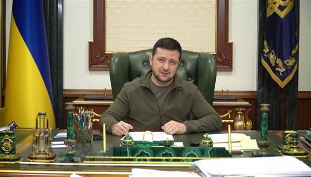 Tổng thống Ukraine Volodymyr Zelensky phát biểu tại thủ đô Kiev. (Ảnh: AFP/TTXVN) Ukraine kiên định với kế hoạch gia nhập Liên minh châu Âu ảnh 1
