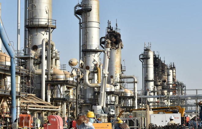 Thị trường dầu thế giới tiếp tục rơi vào 'cơn bão' giá ảnh 2