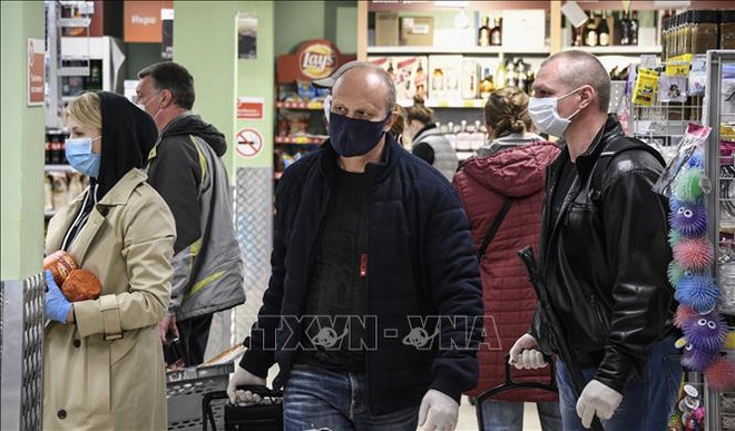 Nga trấn an người dân không nên hoang mang tích trữ hàng hóa ảnh 1