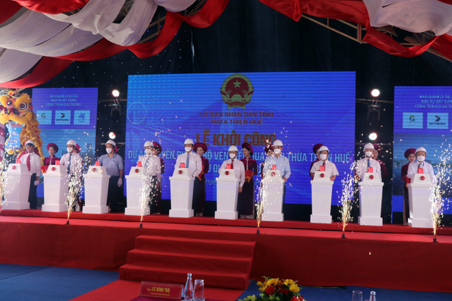 Khởi công tuyến đường bộ ven biển và cầu qua cửa biển Thuận An ảnh 1