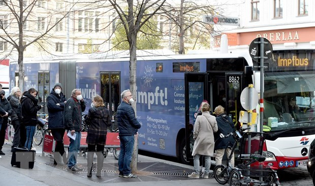 Pháp, Áo ghi nhận số ca mắc COVID-19 trong ngày tăng lên mức cao mới ảnh 1