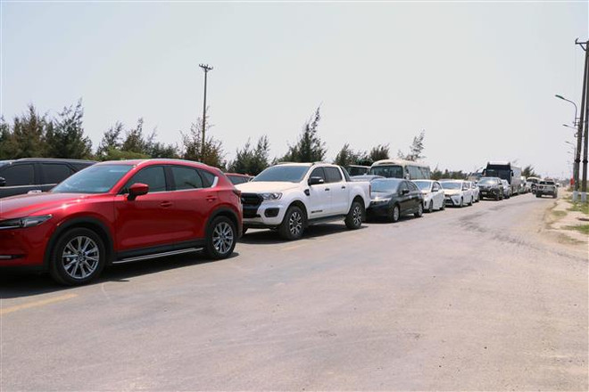 Hải Phòng: Đường ra khu du lịch Cát Bà ùn tắc kéo dài dịp lễ Giỗ Tổ ảnh 1