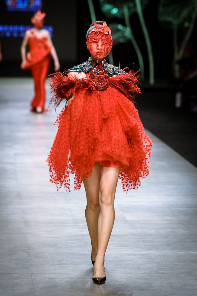 Đã mắt với “bữa tiệc” Haute Couture của nhà thiết kế Frederick Lee ảnh 3