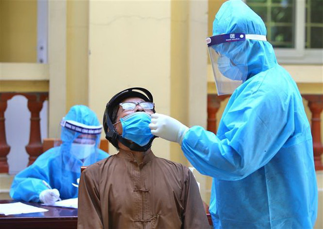 Bức tranh nhiều màu sắc trong cuộc chiến chống COVID-19 ở Hà Nội ảnh 3