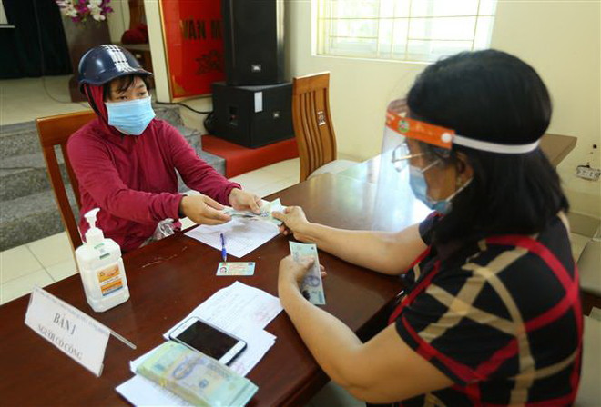 Bức tranh nhiều màu sắc trong cuộc chiến chống COVID-19 ở Hà Nội ảnh 2