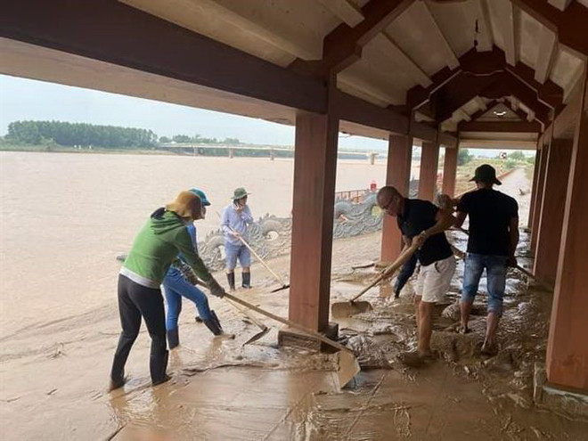 Ứng phó bão số 6 và khắc phục hậu quả mưa lũ tại miền Trung ảnh 1