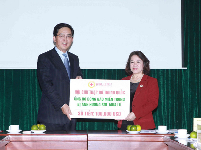 Trung Quốc ủng hộ người dân vùng lũ miền Trung 100.000 USD ảnh 1