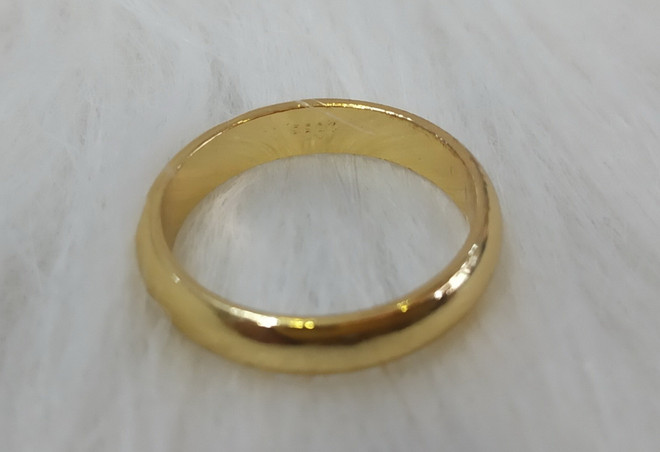 Ninh Bình: Nữ điều dưỡng giả vờ mua nhẫn vàng, đeo vào tay rồi bỏ chạy ảnh 1