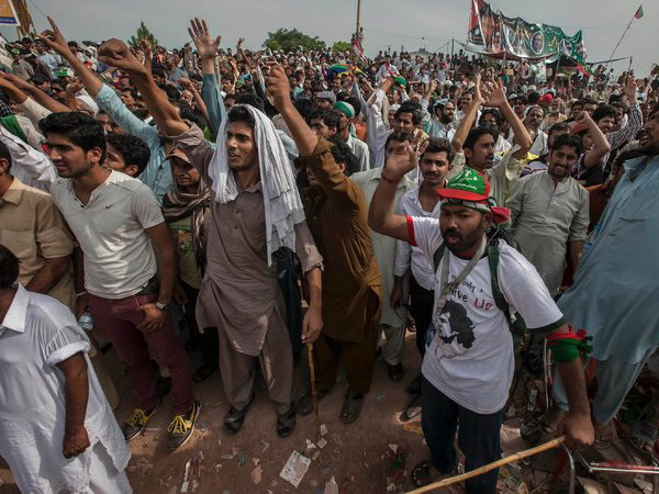 Quân đội Pakistan làm trung gian hòa giải khủng hoảng chính trị ảnh 1