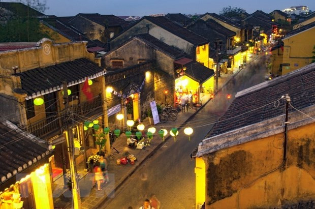 Phố hội lung linh về đêm. (Ảnh: TTXVN) ttxvn_pho_co_hoi_an_1.jpg