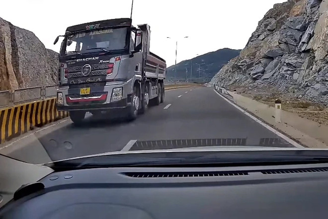 Làm rõ vụ xe ben chạy ngược chiều với tốc độ cao khi lên đèo ảnh 1