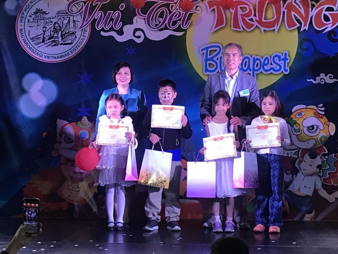 Hương vị quê nhà dành cho cộng đồng người Việt Nam tại Hungary ảnh 1