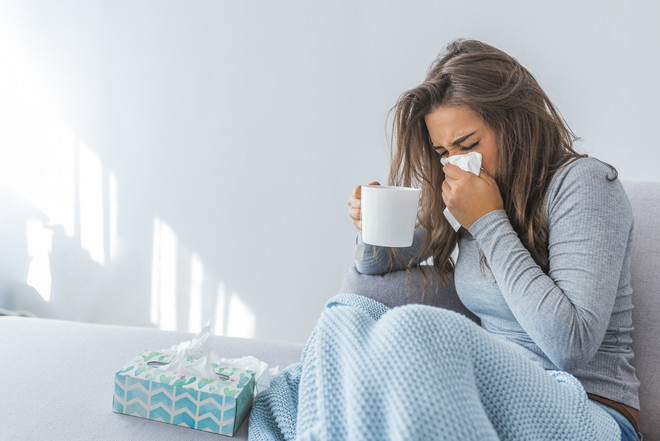 Vì sao có triệu chứng giống COVID-19 nhưng xét nghiệm vẫn âm tính? ảnh 1