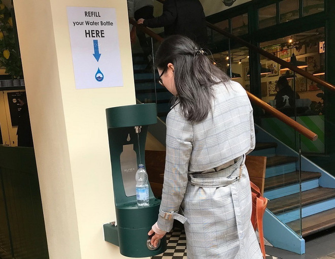 Anh: Lắp đặt vòi nước công cộng để giảm sử dụng chai nhựa ảnh 1