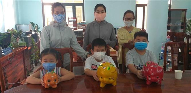 Những 'tấm lòng vàng' chung tay chống dịch COVID-19 ở Bình Dương ảnh 2