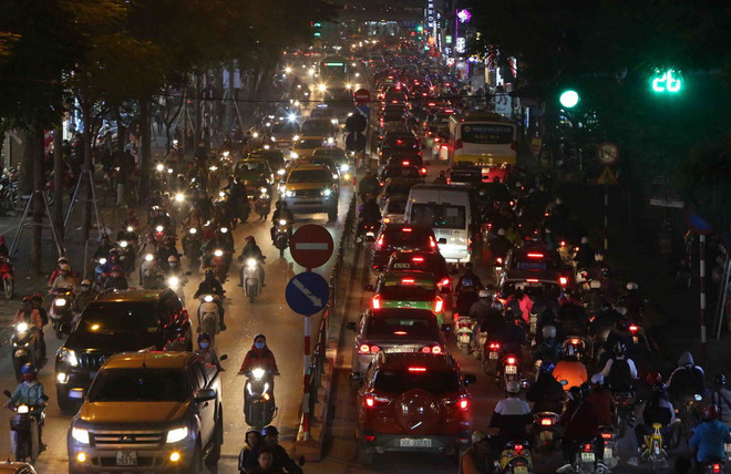 Bộ Công an ra công điện khẩn về hạn chế ùn tắc giao thông dịp Tết ảnh 1