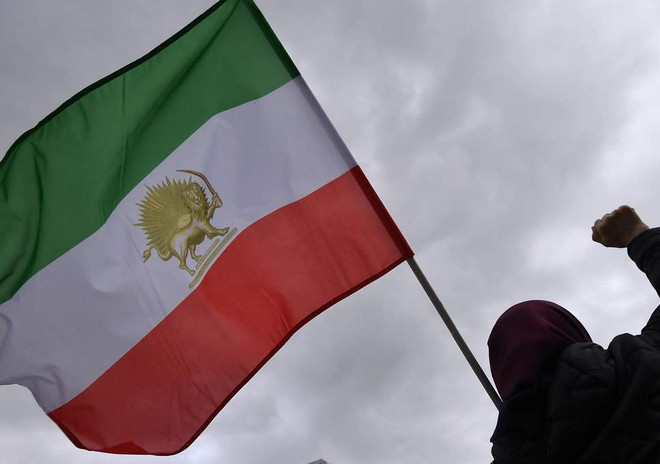 Hàng trăm người Iran biểu tình phản đối chi phí sinh hoạt tăng cao ảnh 1