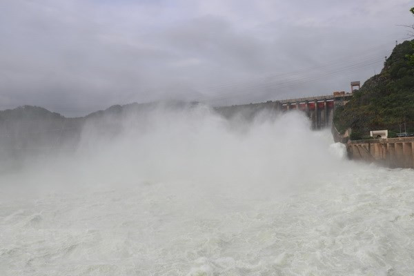 Mở cửa xả đáy hồ Hòa Bình và Sơn La vào lúc 8 giờ và 10 giờ ngày 5/8 ảnh 1