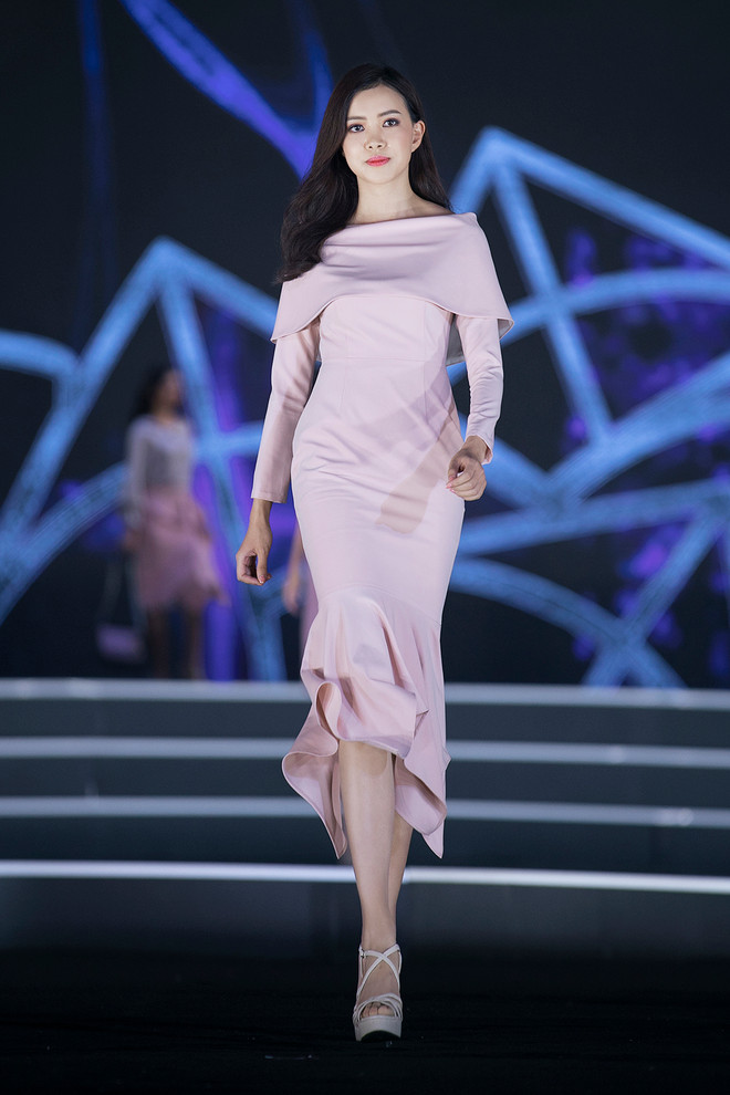 Các thí sinh hoa hậu ấn tượng trong đêm thi thời trang thứ 2 ảnh 7