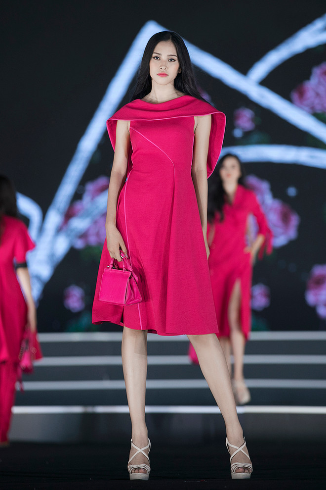 Các thí sinh hoa hậu ấn tượng trong đêm thi thời trang thứ 2 ảnh 25