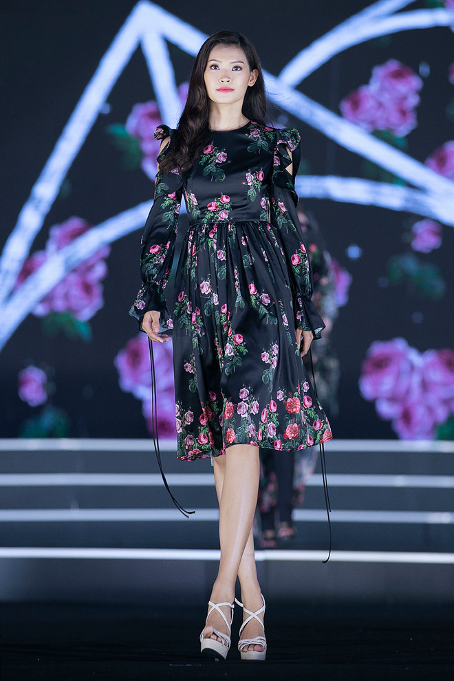 Các thí sinh hoa hậu ấn tượng trong đêm thi thời trang thứ 2 ảnh 17