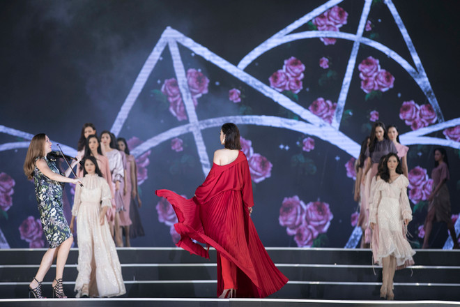 Các thí sinh hoa hậu ấn tượng trong đêm thi thời trang thứ 2 ảnh 29