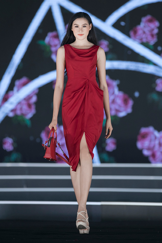 Các thí sinh hoa hậu ấn tượng trong đêm thi thời trang thứ 2 ảnh 28