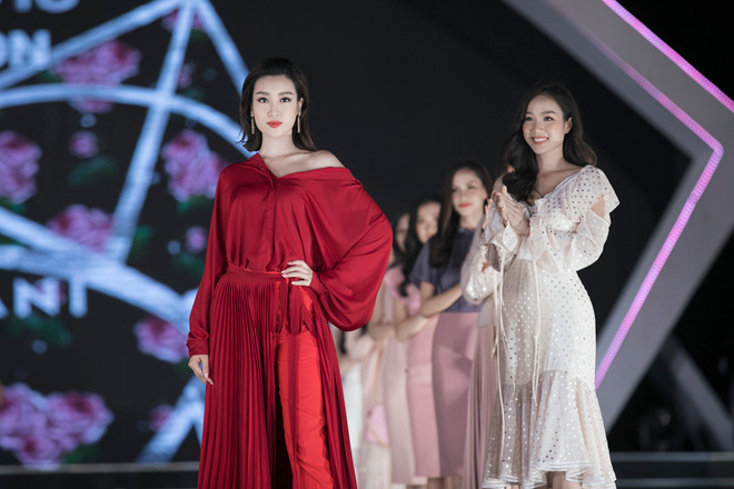 Các thí sinh hoa hậu ấn tượng trong đêm thi thời trang thứ 2 ảnh 33