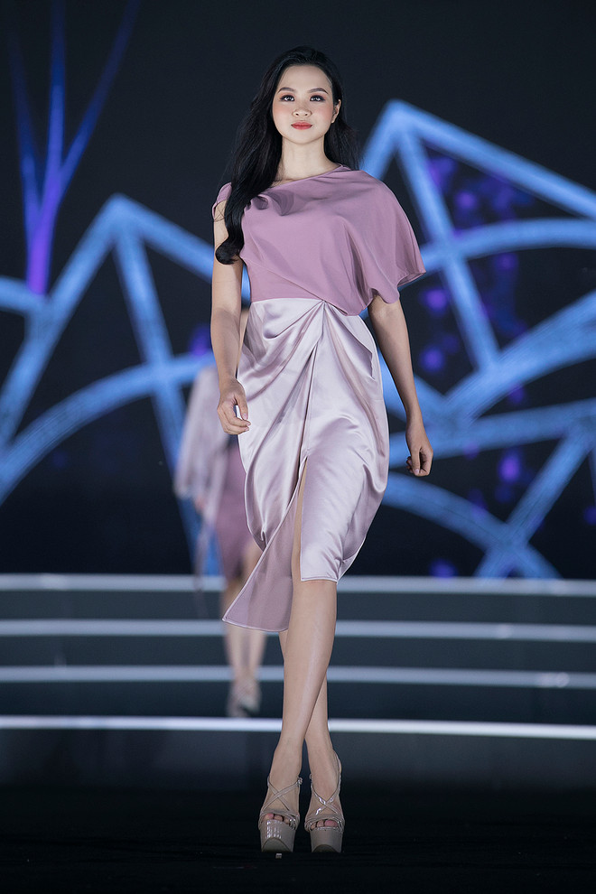 Các thí sinh hoa hậu ấn tượng trong đêm thi thời trang thứ 2 ảnh 13