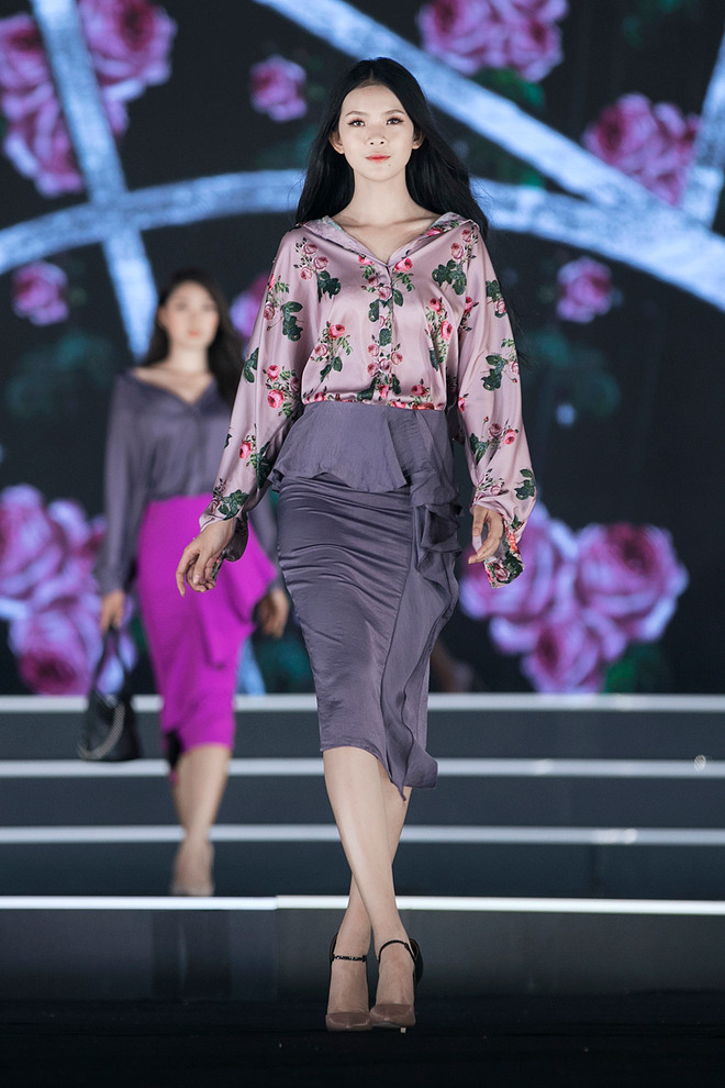 Các thí sinh hoa hậu ấn tượng trong đêm thi thời trang thứ 2 ảnh 20
