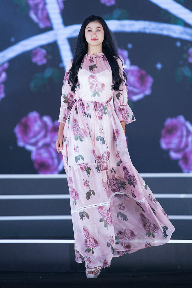 Các thí sinh hoa hậu ấn tượng trong đêm thi thời trang thứ 2 ảnh 14