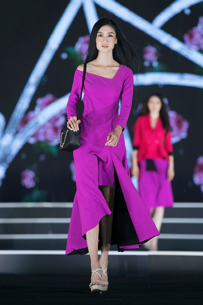 Các thí sinh hoa hậu ấn tượng trong đêm thi thời trang thứ 2 ảnh 23