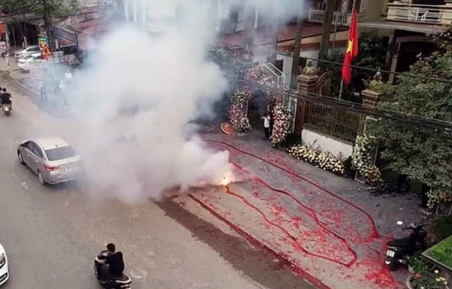 Vụ đốt pháo trái phép tại đám cưới: Tạm giữ thêm một đối tượng ảnh 1