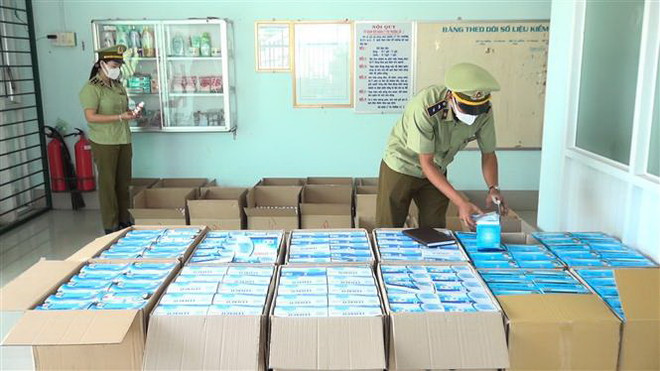 Thu giữ 30.000 chiếc khẩu trang y tế xuất lậu sang Campuchia ảnh 1